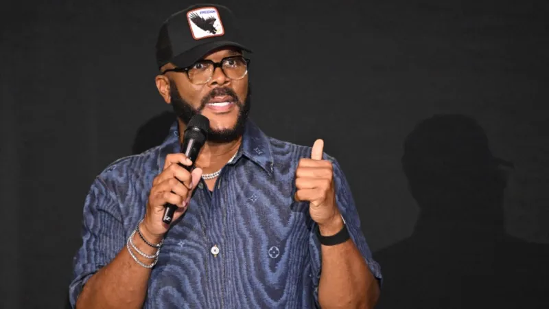 تايلر بيري يكشف سبب طرده لعمته وقطع الدعم عن أفراد عائلته