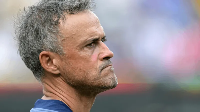 لويس إنريكي يشتبك مع لاعب تشيلسي بعد نهائي المونديال.. والمدرب يبرّر تصرفه