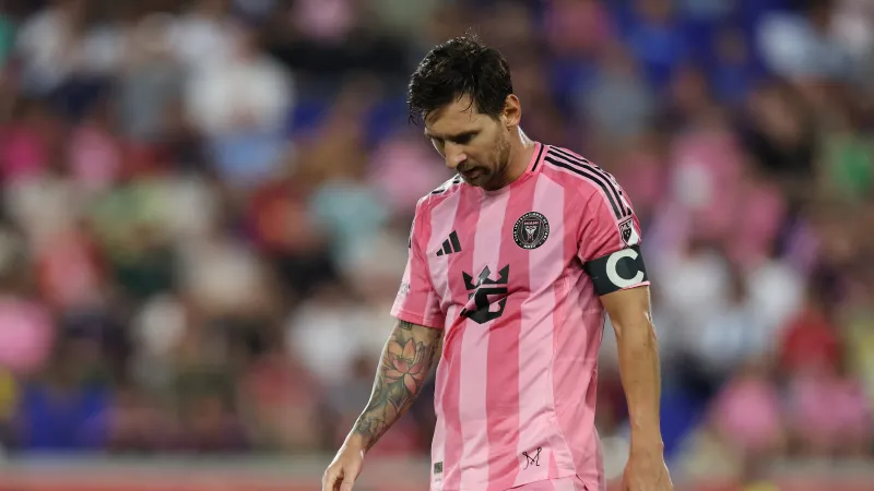 ليونيل ميسي في مرمى العقوبات.. ماذا حدث في مباراة النجوم؟