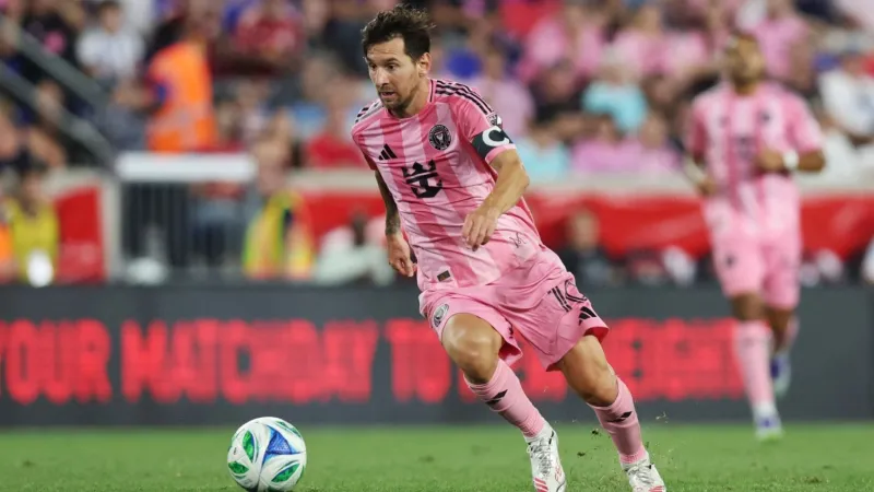 ميسي يُسجل ثنائية جديدة ويقود إنتر ميامي لاكتساح ريد بولز (فيديو)