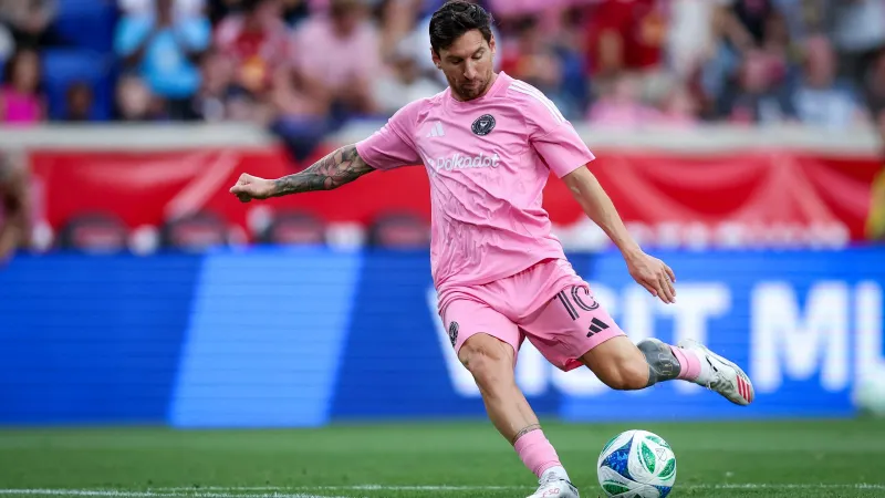 مواجهة ميسي وراموس تعيد أجواء الكلاسيكو في مباراة "كل النجوم"