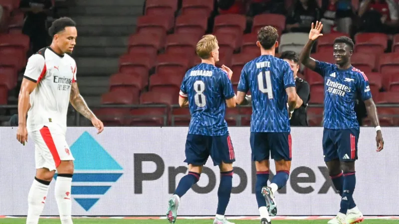 آرسنال يسقط ميلان وديا في مباراة شهدت تألق ساكا (فيديو)