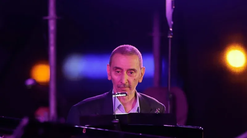 وداعا زياد الرحباني.. نكهة التمرد تفقد صوتها الجريء في الموسيقى والمسرح العربي