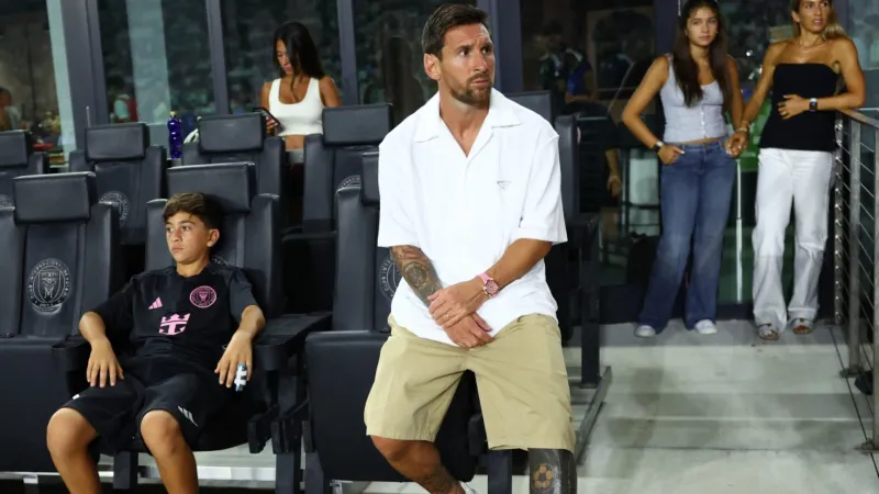 ميسي يخطف الأضواء برولكس وردية نادرة قيمتها 400 ألف دولار