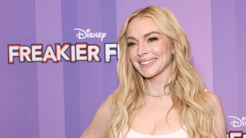 ليندسي لوهان: لهذا السبب الحقيقي غادرت هوليوود