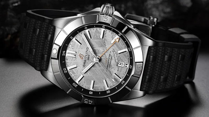 إيرلينغ هالاند يتألق بساعة بريتلينغ كرونومات GMT 40 المحدودة.. تعرف على مواصفاتها