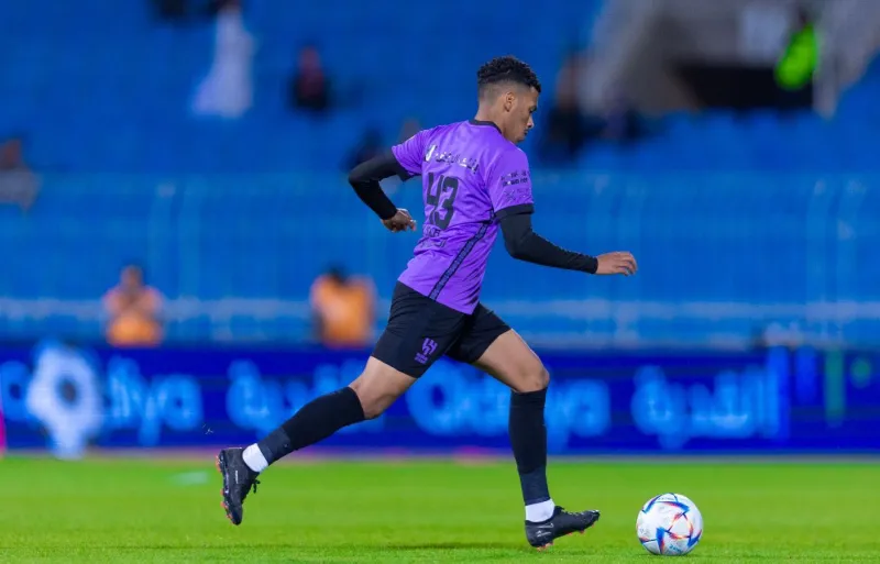 مصعب الجوير يودّع الهلال وينتقل إلى القادسية في صفقة قياسية