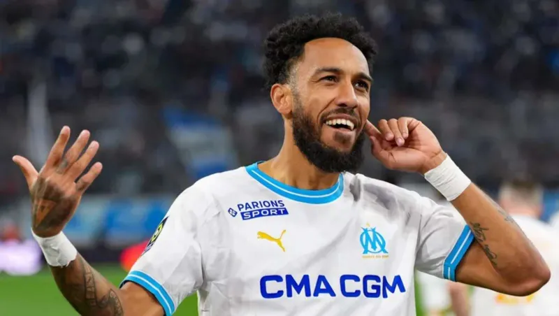 أوباميانغ يفضل "خيار القلب" ويعود إلى مارسيليا بعقد يمتد لعامين