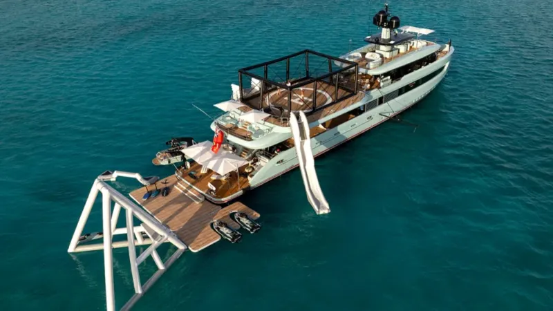 يخت "ليميرينس" الفاخر: اكتشف رفاهية البحر في أجواء غير مسبوقة