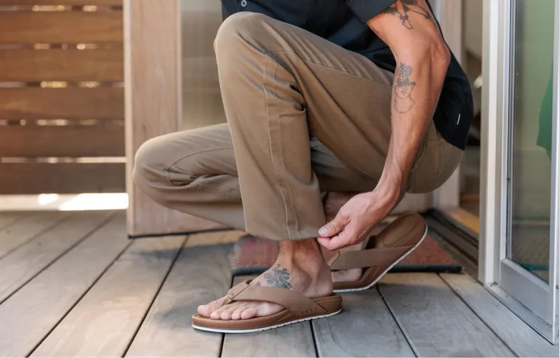 الـFlip Flops... الأحذية المفتوحة تعود لتفرض نفسها على منصات الموضة الرجالية