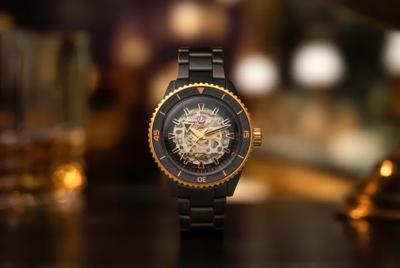 Captain Cook من Rado: رفاهية شفافة مرصعة بـ 25 حجرًا كريمًا