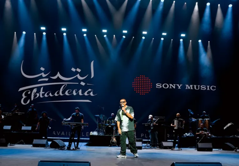 عمرو دياب يُشعل أجواء موسم جدة بحفل استثنائي 