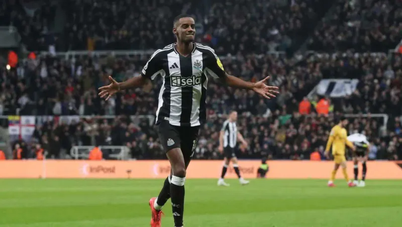 غموض يحيط بمستقبل ألكسندر إيزاك مع نيوكاسل يونايتد.. هل يرحل في سوق الانتقالات؟