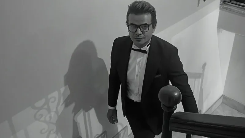 بعد غياب طويل... سامو زين يعود إلى الأضواء كمغنٍ ومخرج في "باب وخبط"