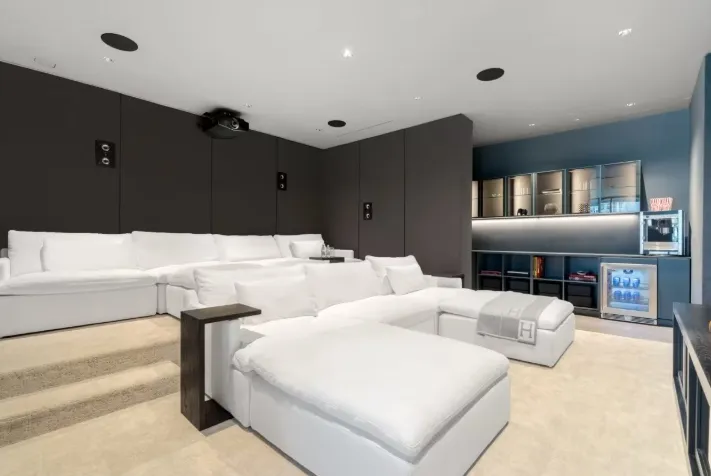 قصر حديث ببيت ضيافة رياضي في نورث ميامي ينتقل إلى مالك جديد