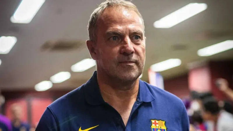 أول انتقاد من فليك لبرشلونة.. حديث صريح عن فوضى الرحلة الآسيوية