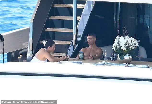 كريستيانو رونالدو يستمتع بعطلة بحرية في مايوركا ( فيديو)