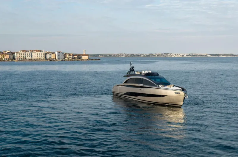 GTX70.. أحدث يخوت Pershing بتصميم رياضي فاخر وسرعة تصل 36 عقدة