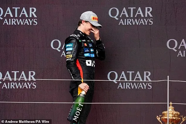 لاندو نوريس يفوز بجائزة بريطانيا الكبرى بعد خطأ مفاجئ من بياستري (فيديو)