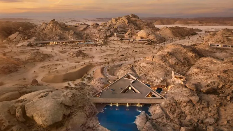 رحلة تتجاوز البحر: مغامرات صحراوية تأسر الروح وتجدد الطاقة المصدر: Visit Saudi Arabia حكايات ساحرة ومغامرات شائقة.. رحلات الفخامة على سواحل البحر الأحمر