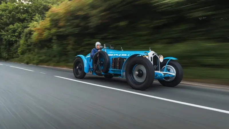 نسخة طبق الأصل من سيارة Alfa Romeo 8C Monza تُعرض في مزاد بسعر 723 ألف دولار