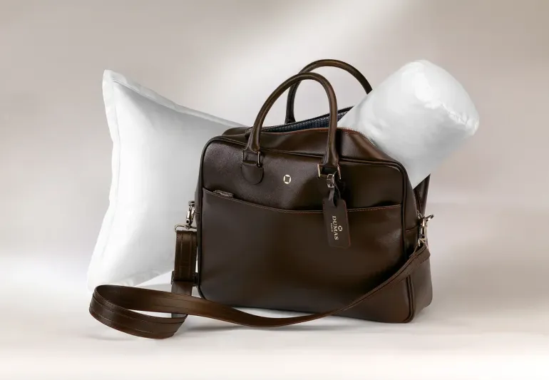 لا يمكن الاستغناء عنها: إكسسوارات السفر الذكية للرجل العصري