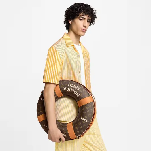 حقيبة Lifebuoy من Louis Vuitton.. فخامة دائرية التصميم