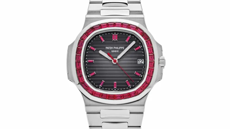 تتباهى بالبلاتين والياقوت.. ساعة أيقونية بتوقيع Patek Philippe تتصدر مشهد الفخامة