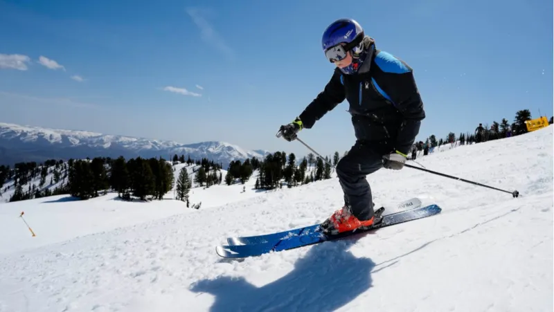 "ريسر توم" يتجاوز قمة إيفرست 393 مرة في موسم تزلج واحد (فيديو)