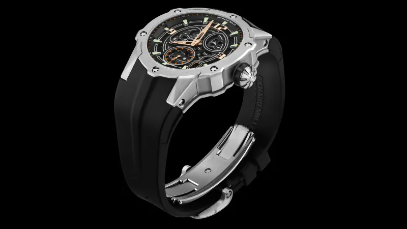 بين خفة التيتانيوم وأناقة الذهب: ما مواصفات ساعة Richard Mille RM 33-03 الجديدة؟