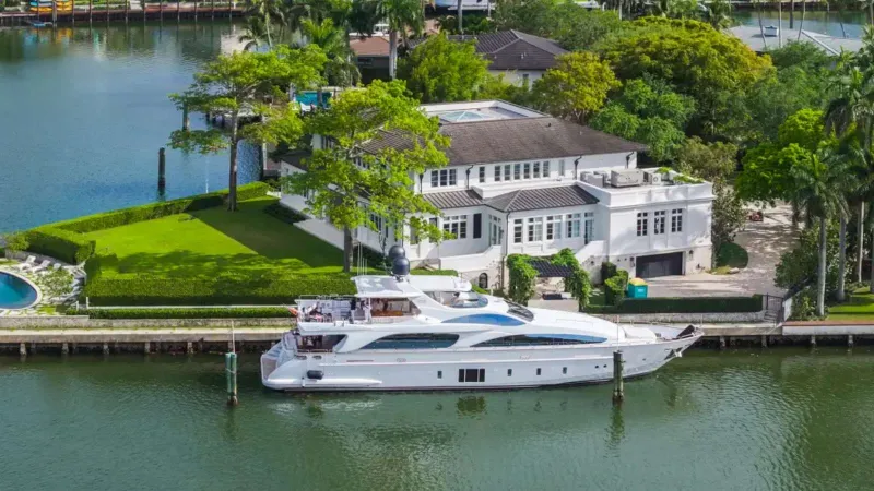 روبي ويليامز يقتني قصرًا في فلوريدا مقابل 40 مليون دولار مع مرآب لـ 18 سيارة