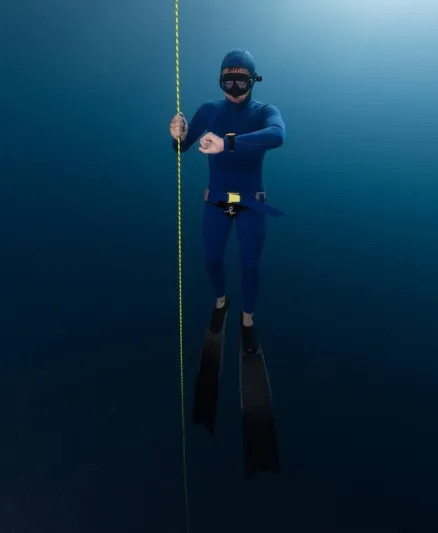 أعمق غطسة في السعودية تُشعل منصات التواصل (فيديو)