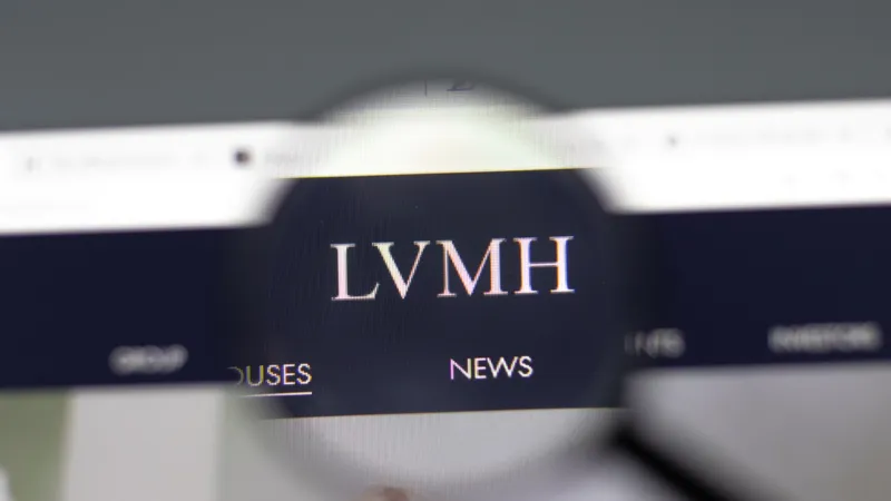 صفقة محتملة بقيمة مليار دولار.. هل تتخلى LVMH عن "مارك جاكوبس"؟