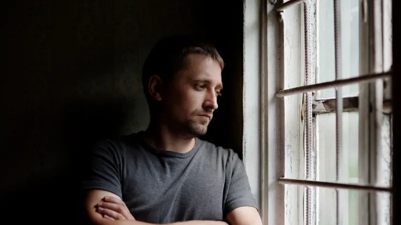 كل ما تحتاج إلى معرفته عن الاكتئاب المزدوج.. وكيف تتجاوزه لتعيش براحة نفسية؟