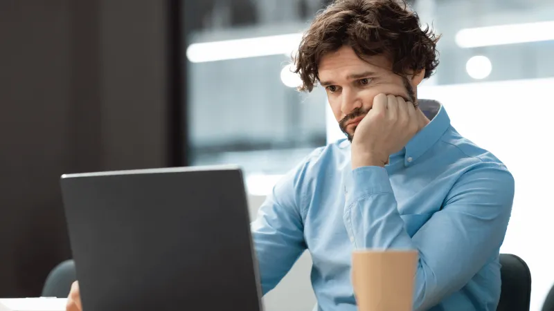 لماذا ترتفع البطالة بين الخريجين الرجال أكثر من النساء؟