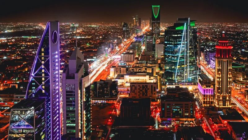 بشروط ورسوم تصل 10%.. السماح بتملك غير السعوديين للعقار في الرياض وجدة