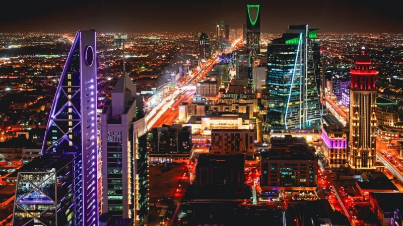 رؤية 2030 تُعزز التصنيف الائتماني للمملكة وتدفع الاقتصاد غير النفطي