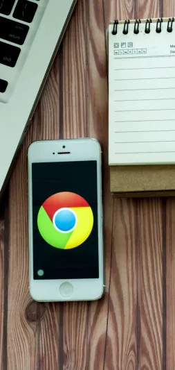 تحديث جديد في Chrome iOS يجعل التبديل بين حسابات Google أسرع وأسهل