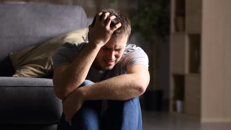 دراسة: الانفصال العاطفي يُنشّط مناطق الصدمة في الدماغ