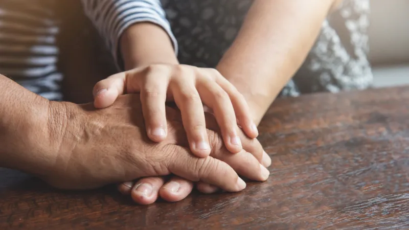 دراسة: فقدان الشريك يترك أثرًا نفسيًا لا تُزيله الروابط العائلية