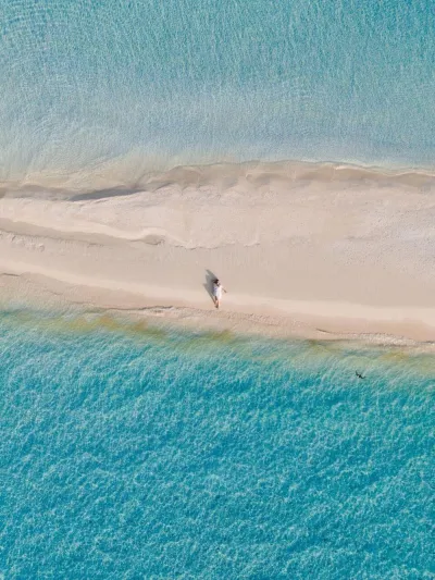 خيارات إقامة فاخرة واقامة استثنائية : صيف من الترف والسحر المصدر: Visit Saudi Arabia حكايات ساحرة ومغامرات شائقة.. رحلات الفخامة على سواحل البحر الأحمر