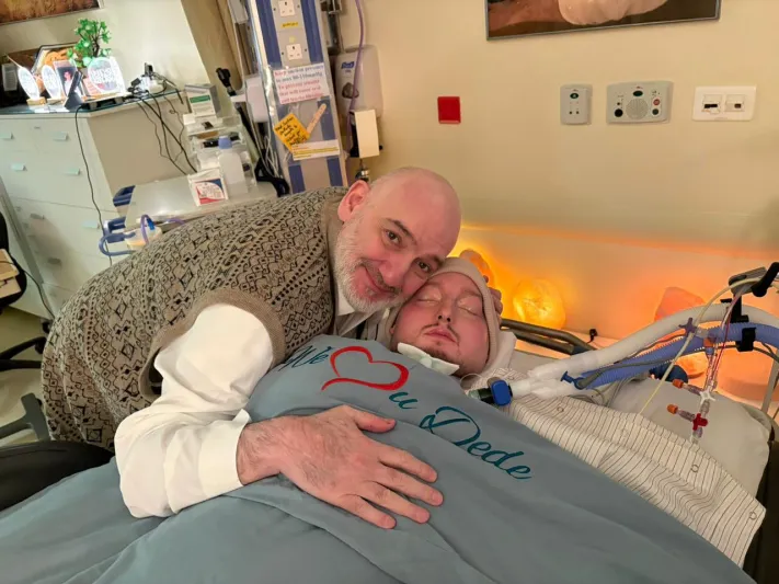 قبل وفاته بليلة.. مقطع مؤثر للأمير الوليد بن خالد بن طلال (فيديو)