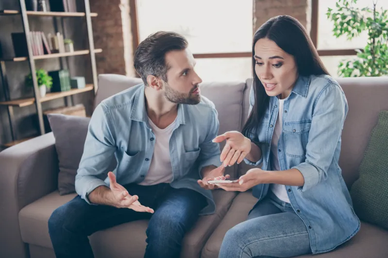 دراسة تكشف اختلاف معالجة الرجال والنساء للأخطاء السابقة