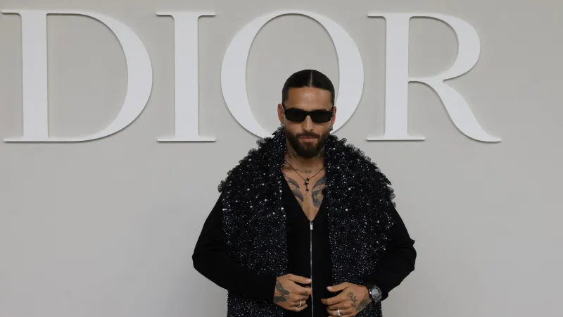 Maluma يوقف حفله لتوعية أم تجاهلت حماية طفلها من الضوضاء العالية (فيديو)