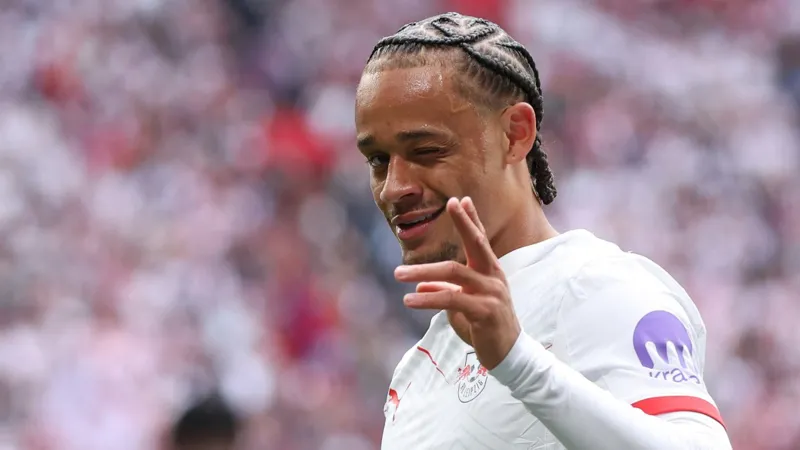 نجم المستقبل في مرمى الكبار... سيتي وتشيلسي يتنافسان على سيمونز