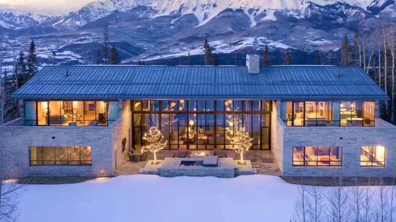 قصر التزلج الزجاجي في تيلوريد: صفقة بمبلغ قياسي بعد تخفيض السعر