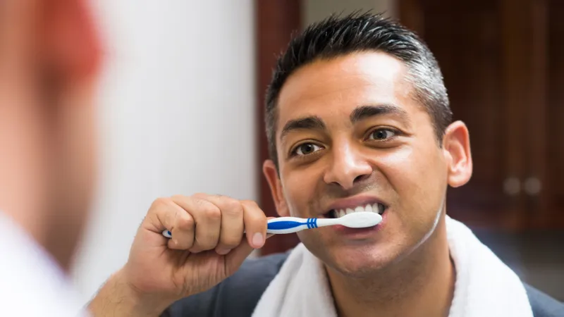  معجون أسنان مبتكر من الشعر البشري يعالج التسوس