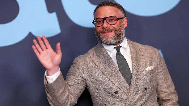 روجن في نيويورك.. البدلة المزدوجة المريحة التي حطمت قواعد الموضة