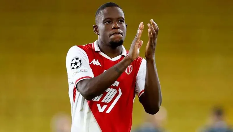 كواليس توقف مفاوضات الأهلي السعودي مع دينيس زكريا (تفاصيل جديدة)