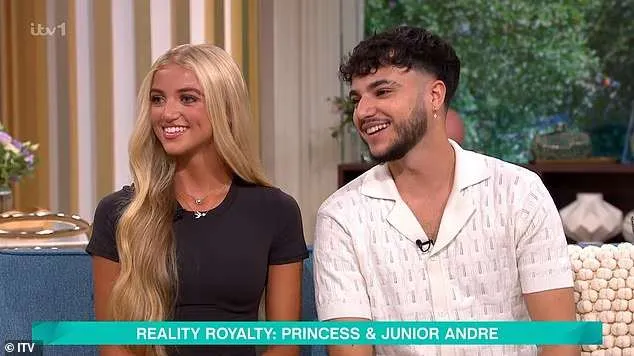 ماذا تعلم أبناء بيتر أندريه وكايتي برايس من حياة النجومية؟ (فيديو)